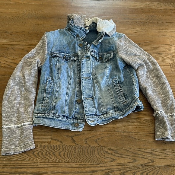 Free People Women’s Denim Jacket - Size Medium - Picture 1 of 4